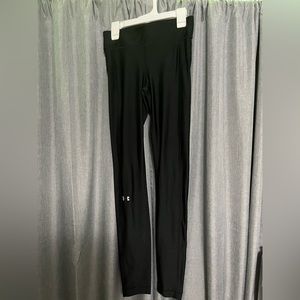 Black Under Armour leggings in size XS. Great material very stretchy.